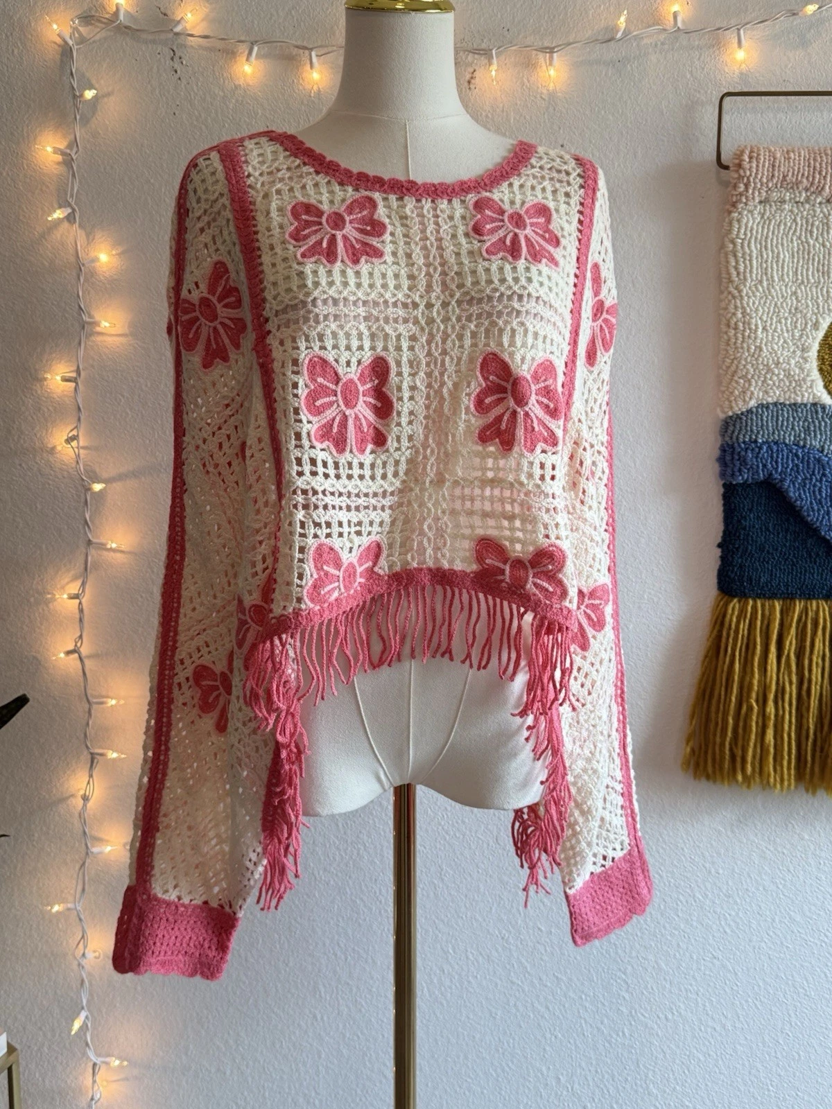 House of Harlow 1960 Crochet Knit Shawl Fringe Poncho Top Pink Bows One Size