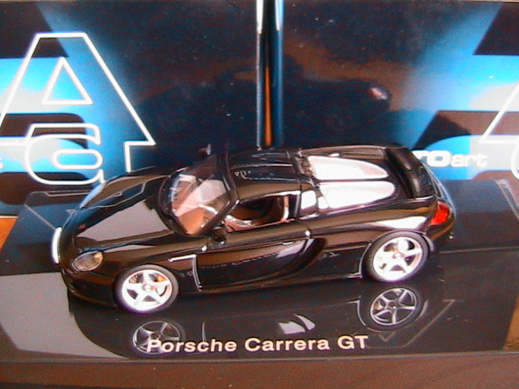 Porsche Carrera GT Autoart 1/43 noir le cadeau idéal pour passionné d'auto allemande
