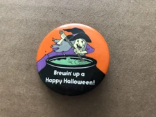 Vintage BREWIN' UP A HAPPY HALLOWEEN Pinback Witch brewing Cauldron