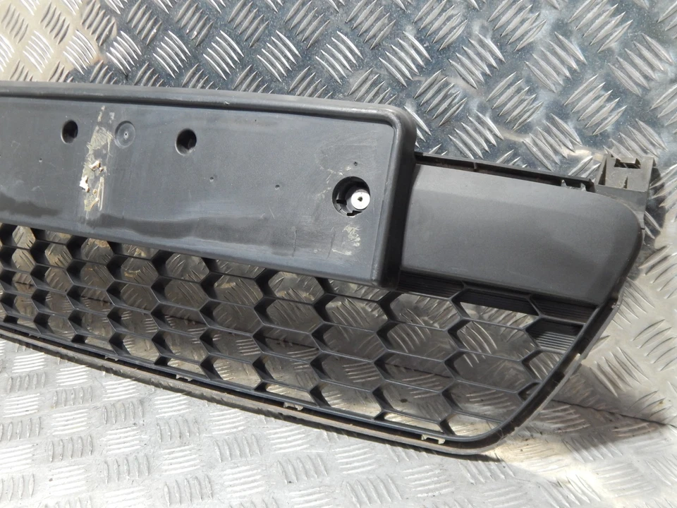 REJILLA DELANTERA INFERIOR MAZDA 2 MK2 07-15 D651501T1 Foto 3 de 4