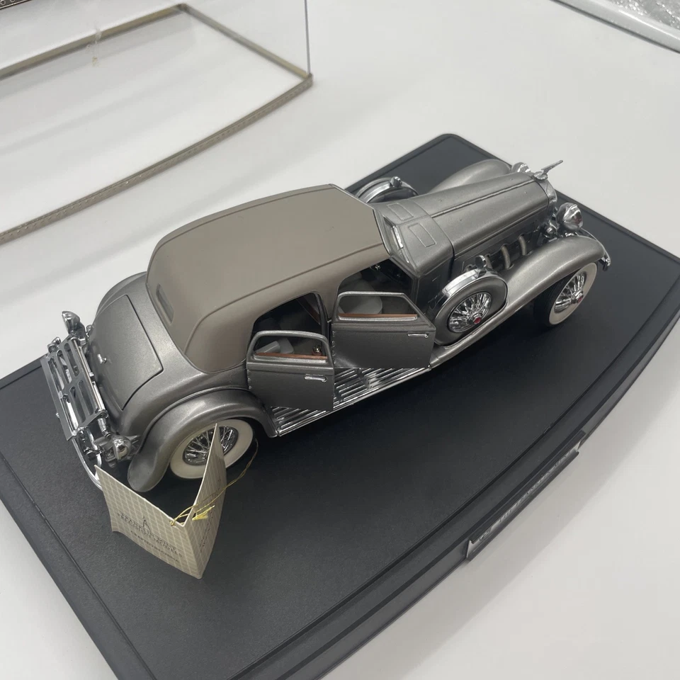 Franklin Mint escala 1/24 251022H - 1933 Duesenberg SJ Twenty Grand - gris Foto 2 de 4