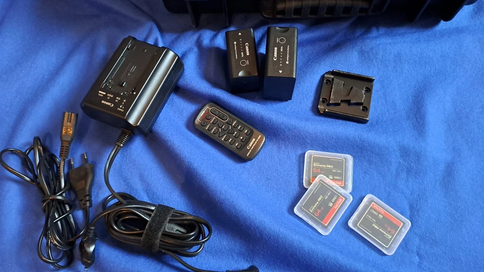 Canon Camcorder XF 305 HD - Bild 2 von 3