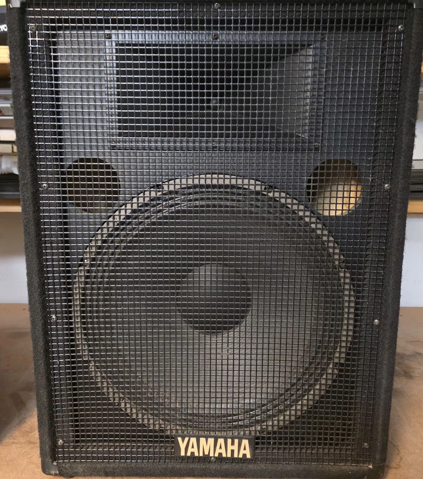 2~Altavoces PA Yamaha S15E negros 15" (recogida local en área DFW) Foto 3 de 4