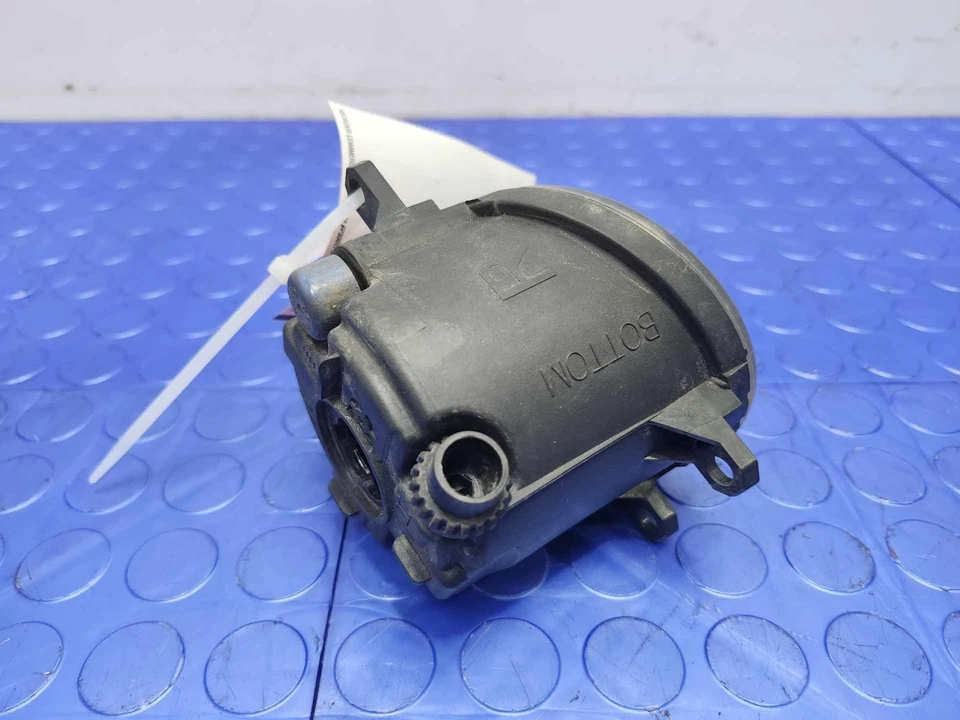 Toyota Fog Lamp Assembly Fits RAV4 Avalon Venza Highlander Right Passenger Side - Image 3 of 4