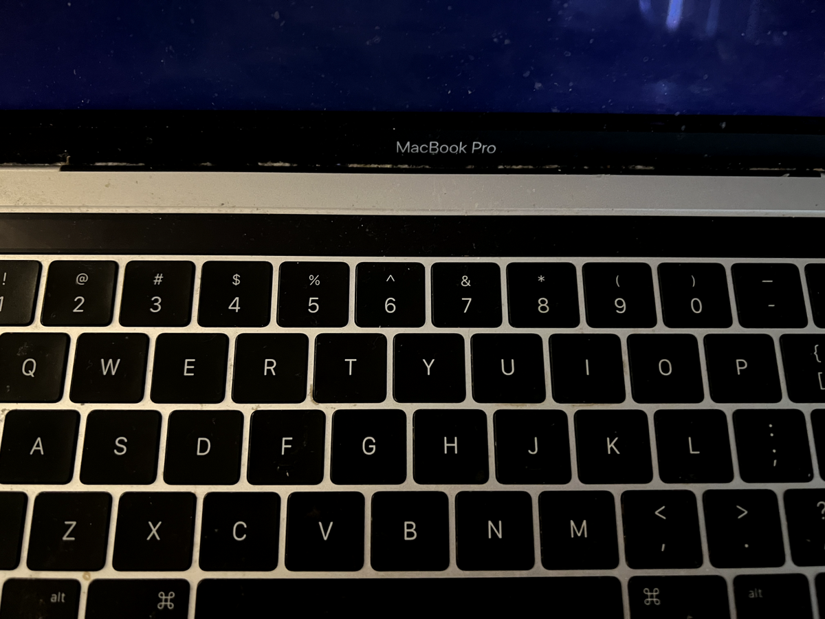 2016 Macbook Pro 13 inch 2.9GHZ dual-core i5 w/ touchbar 2016 Macbook Pro 13 inch 2.9GHZ dual-core i5 w/ touchbar