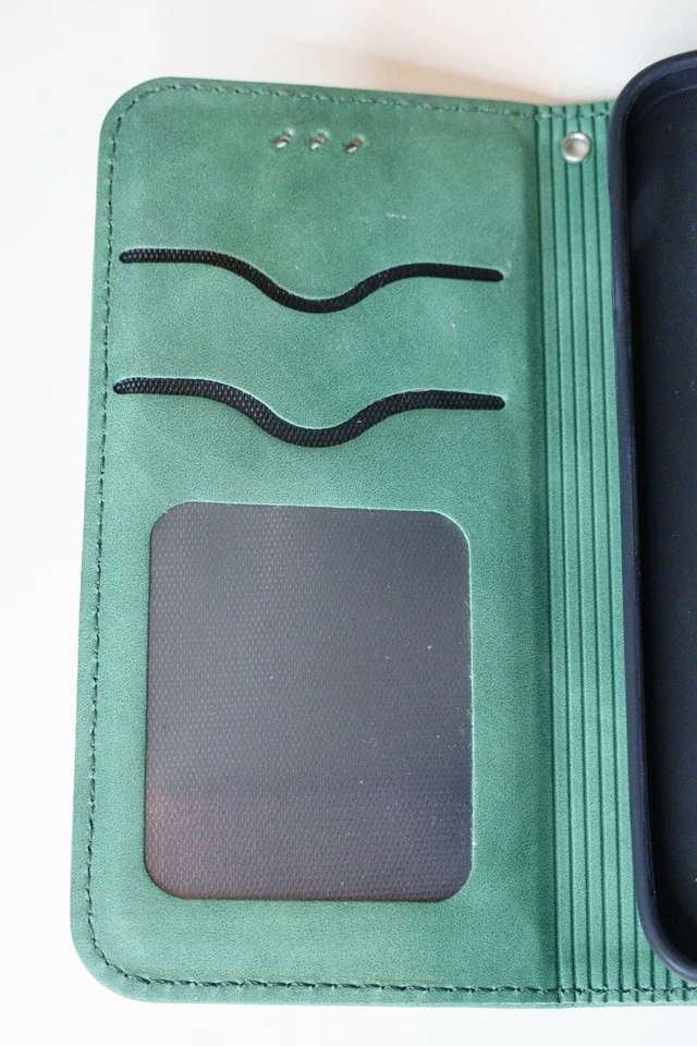 Funda protectora con soporte magnético abatible verde para iPhone 13 mini usada ranuras para tarjetas Foto 4 de 4