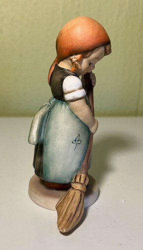 VINTAGE HUMMEL GOEBEL FIGURINE "LITTTLE SWEEPER" #171 WEST GERMANY - Picture 2 of 8