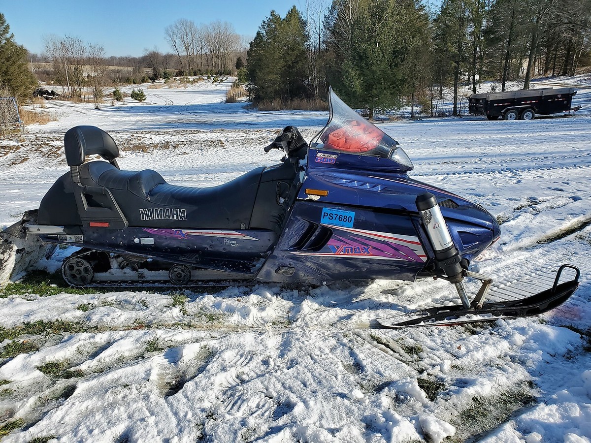 1995 YAMAHA VMAX 600 DX 2up long driver track rubber 136 1995 YAMAHA VMAX 600 DX 2up long driver track rubber 136