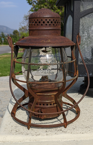 BURLINGTON ROUTE MM BUCK RAILROAD LANTERN MATCHING CAST GLOBE ALL ORIGINAL