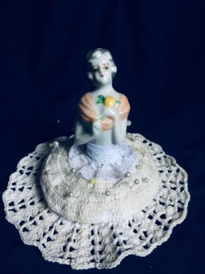 ANTIKES VINTAGE PORZELLAN NADELKISSEN HALF DOLL LADY,