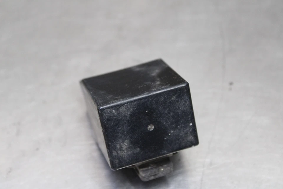 97-07 YAMAHA YZF600R RELAY ASSEMBLY FUSE BOX - Изображение 3 из 4