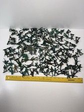 100 assorted Green plastic toy soldiers army men