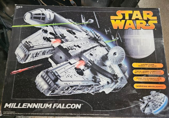 Star Wars 2005 Version Millennium Falcon Play Set New In Box