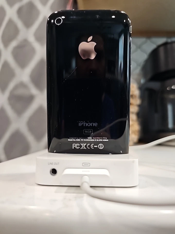 Apple iPhone A1303 3Gs 16 GB Dock Estación para iPods iPhone 3G MB484G/A Foto 4 de 4