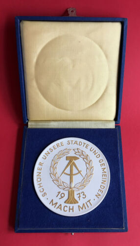 DDR Porzellan Medaille in OVP DRESDEN 1973 Nationale Front der DDR  ( M284 - Bild 1 von 3