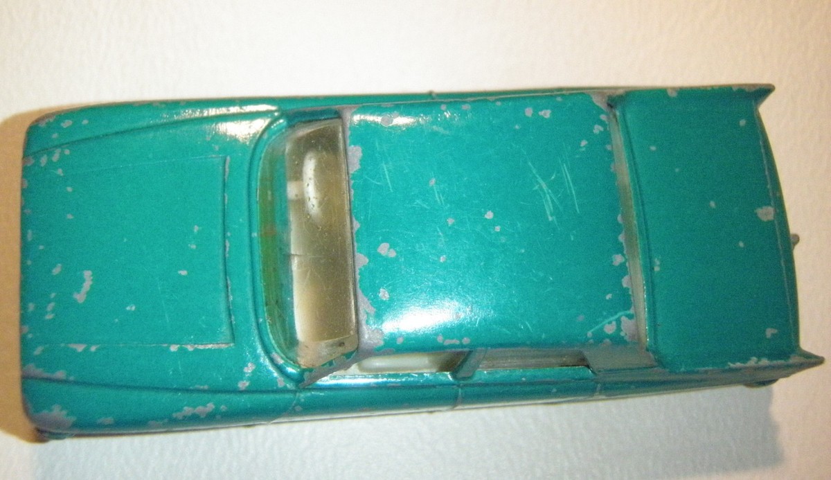 Matchbox # 33-B v.3 1963 Ford Zephyr 6 Mk lll Sedan Die-Cast Car