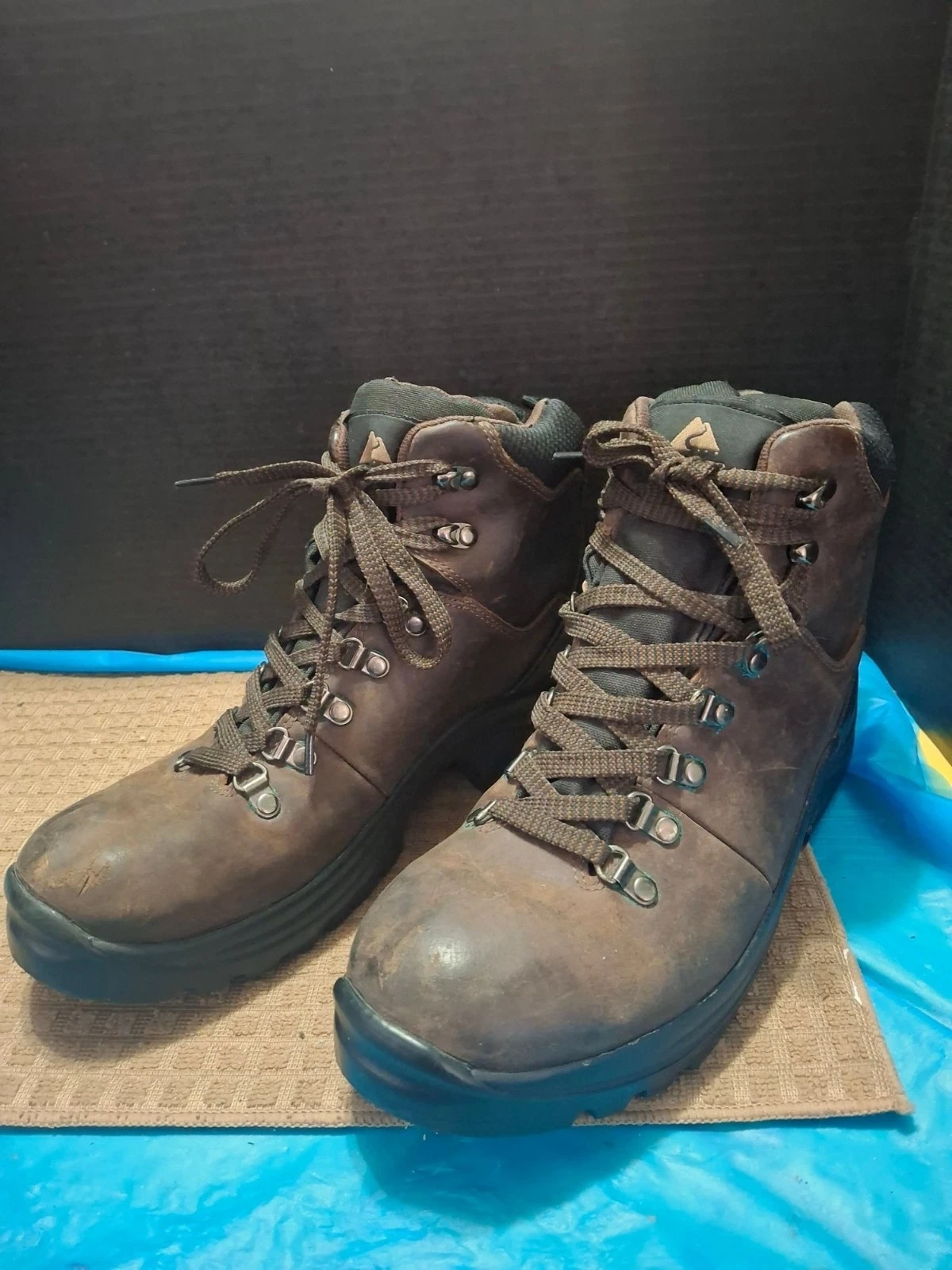 Mens Brown Leather Hiking Work Boots Size 10 With Rugged Soles & Lace-Up Design
