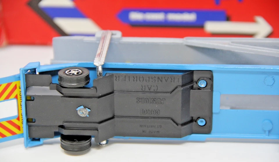 Corgi Juniors Blue Volvo Car Transporter Red Box In  Box Free Shipping - Image 4 of 4