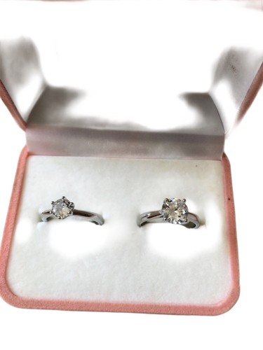 18k White Gold Diamond Ring size 7 or size 8 with certificate