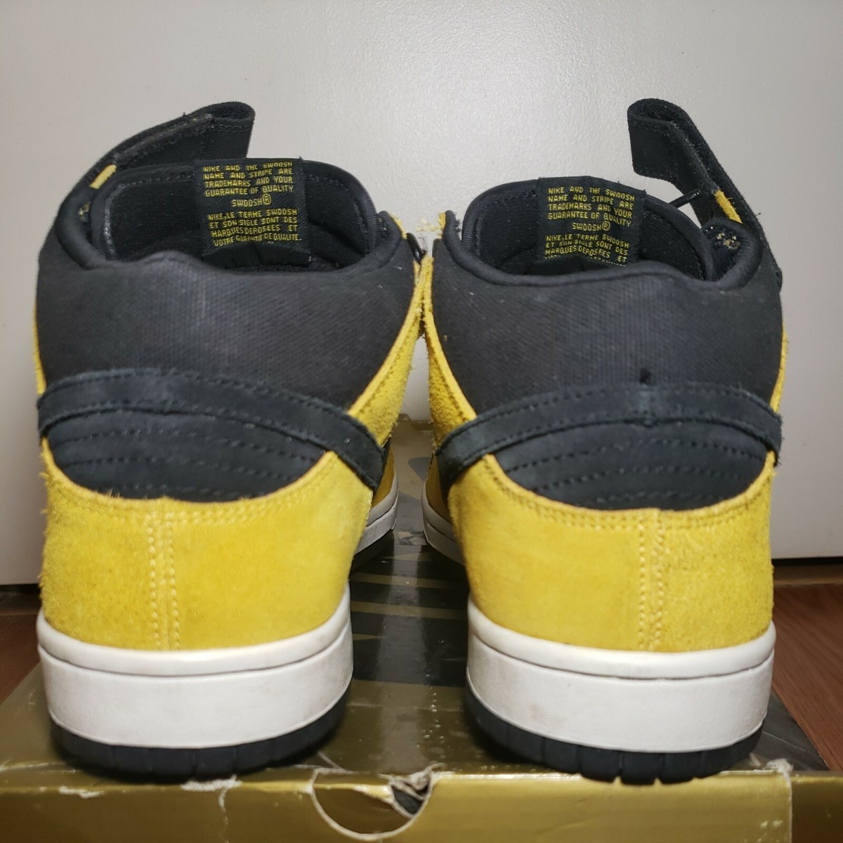 Pre-owned Nike SB Dunk Mid Size 9.5 Pre-owned Nike SB Dunk Mid Size 9.5