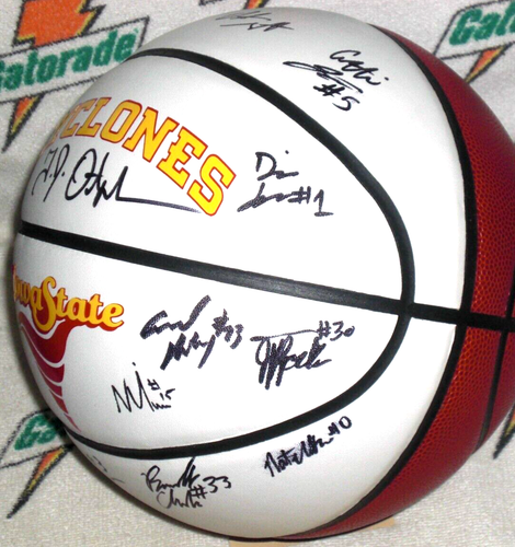 2025 IOWA STATE CYCLONES TEAM FIRMATO F/Sz PANNELLO BIANCO LOGO BASKET Hilton Mjk - Foto 4 di 6