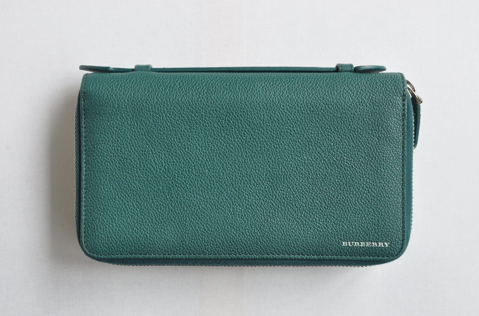 Burberry — Authentic BNWOT BURBERRY Leather Double Zip Travel Mens/Womens Wallet IN Green