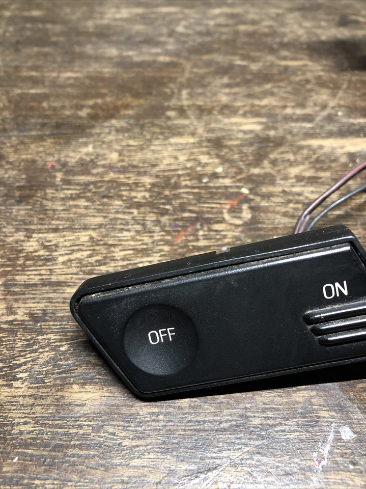 Interruptor de controle de cruzeiro 1989 Mercury Cougar LX - Imagem 2 de 4