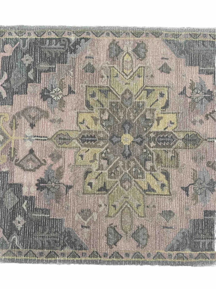 Alfombra acolchada a mano con umbral de 5' x 7' multicolor rosa gris amarillo Foto 4 de 4