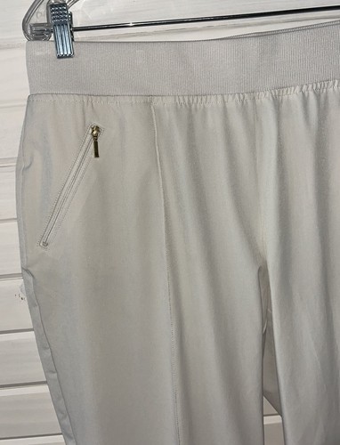 Chicos Talla 1 (8) Beige Pantalones Cortos Zenergy Bolsillos con Cremallera Elastizados Usados en Excelente Condición - Imagen 2 de 12