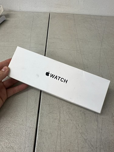 Apple Watch SE 2nd Gen 44mm GPS Midnight w/ M/L Midnight Sport Band MXEK3LL/A - Photo 13 sur 14