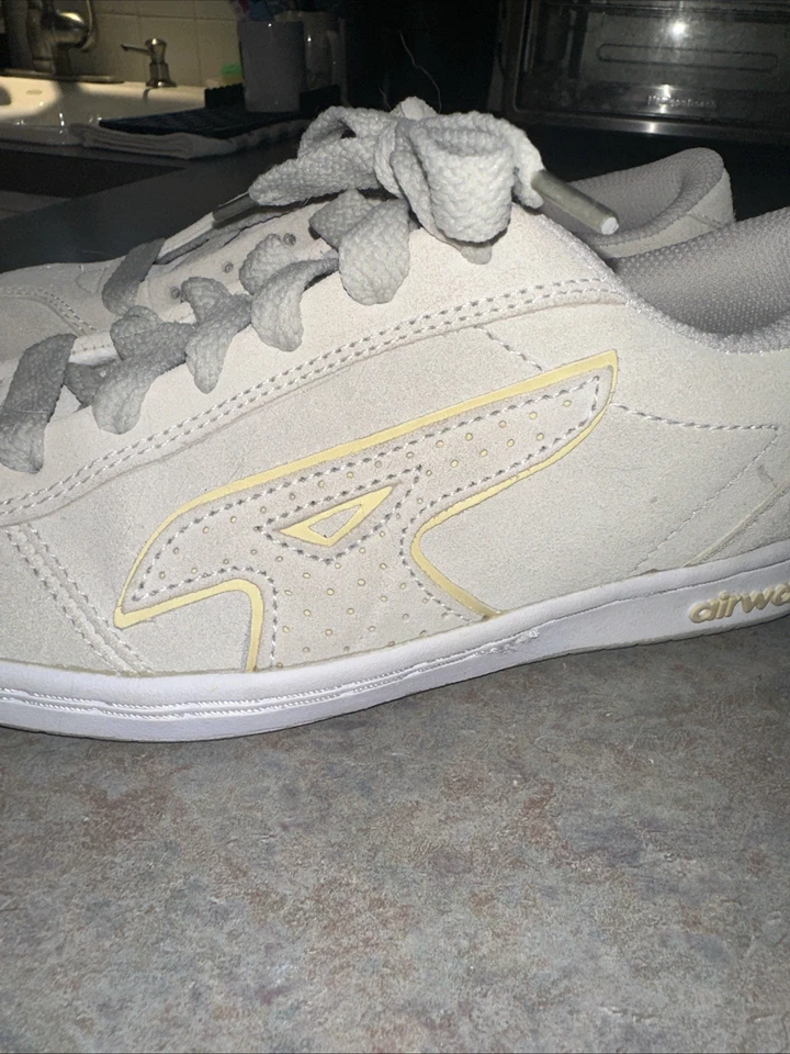 Zapato de Skateboard DE COLECCIÓN AIRWALK 901 CLÁSICO para Mujer Gamuza Crema Talla 7 RARO Y2K Furgonetas Foto 3 de 4