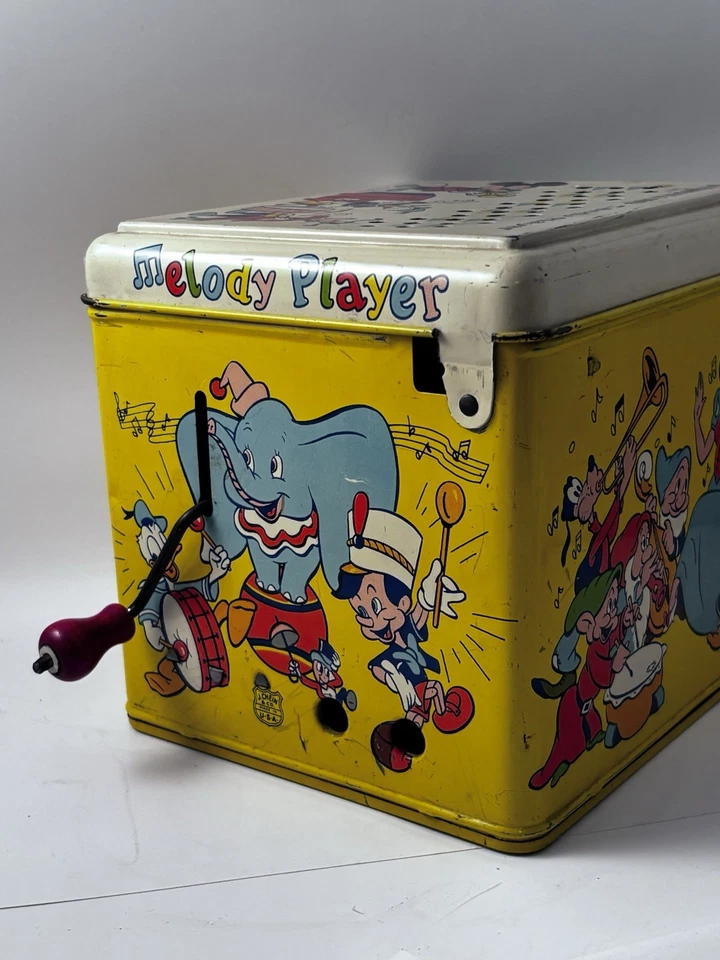 Caja de música de juguete Disneyland Melody Maker 1956 de colección. J Chein Tin Walt Disney Dumbo Foto 2 de 4