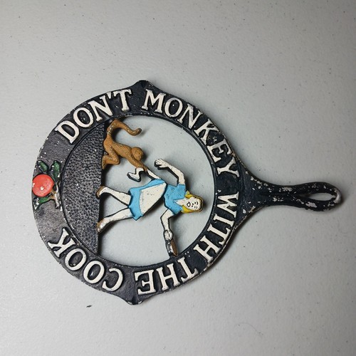 Vintage Metallguss DONT MONKEY WITH THE COOK 7,5" x 5,25" Untersetzer - Bild 2 von 4