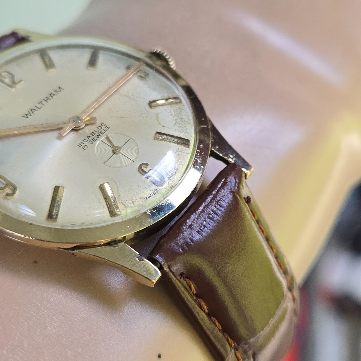 Vintage WALTHAM men's manual wind watch Thin 7.5mm Peseux 7050