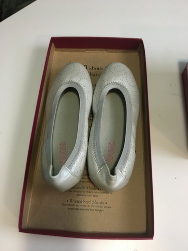Munro American Womens Size 5.5 M Leather Slip On Ballet Flats USA Made Shoes