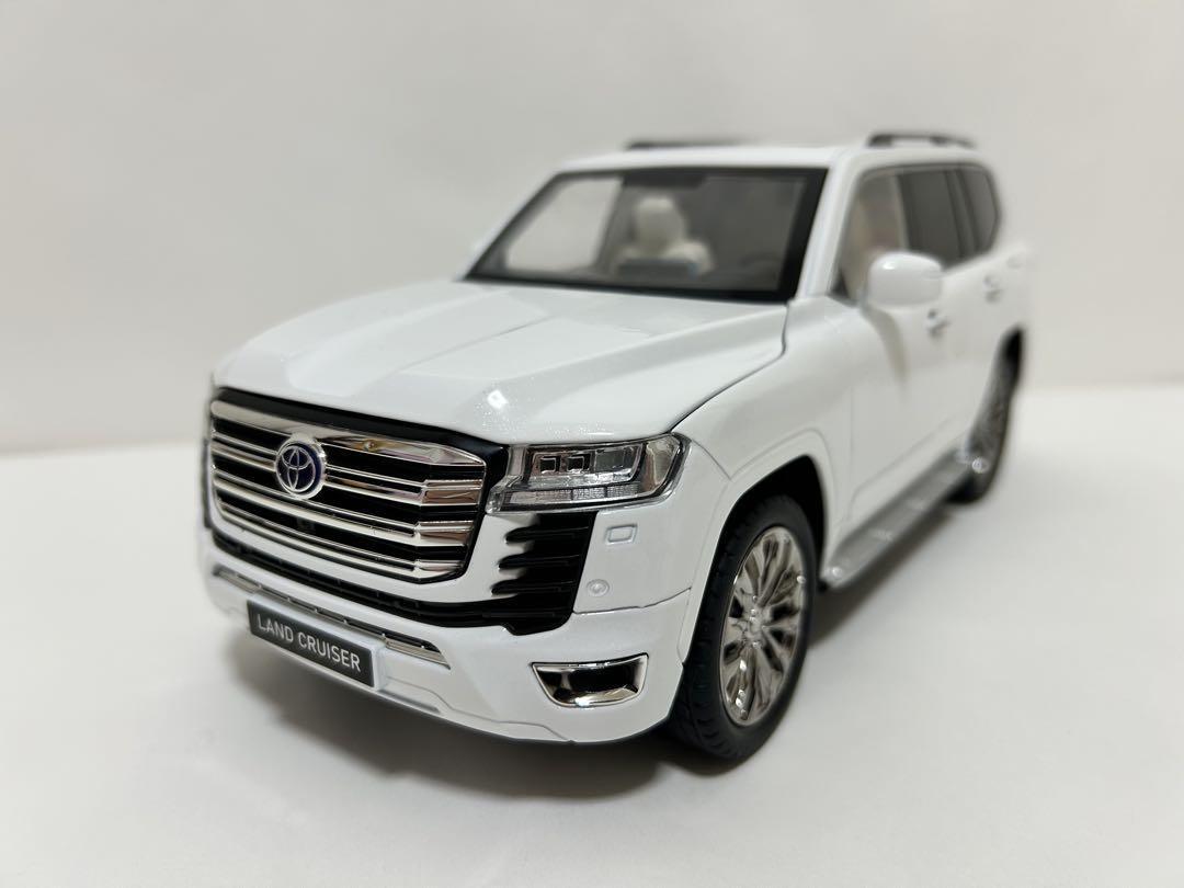 Land Cruiser 300 1/18 Diecast Model Car 176053