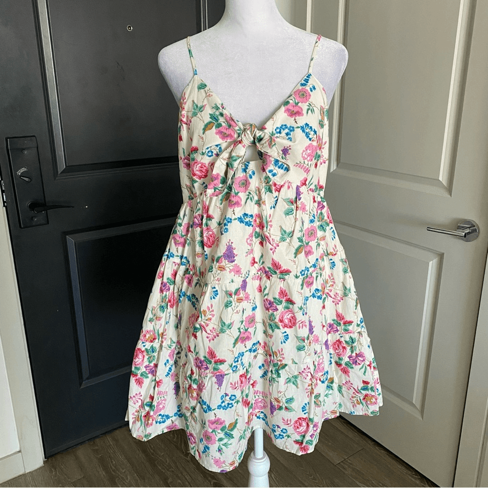 Moodie Boutique White Floral Sundress with A-line Skirt and Front Tie Size M-image