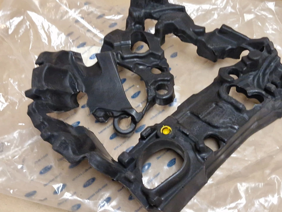 Ford Focus Mk4 1.0 Cylinder Head Cover Insulator Ti-VCT EcoBoost 2018-on 2515353 - Image 3 of 4