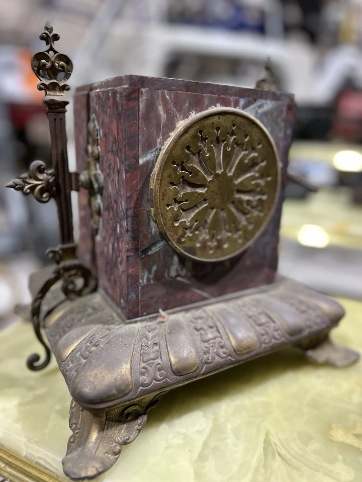 Pendule ancienne marbre rouge & bronze – XIXe – Style néo-Louis XV - Photo 2/2