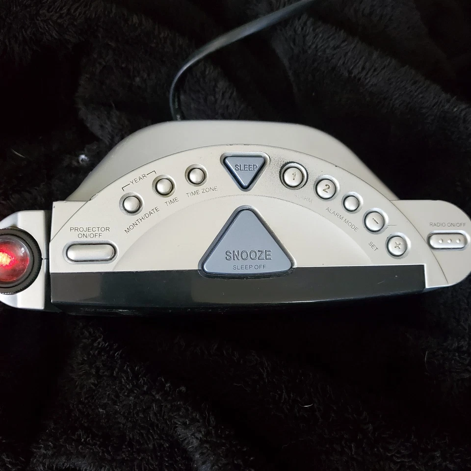 Emerson Research Smart Set CKS3516 Alarm Clock AM/FM Radio Time Projector - Image 3 of 3