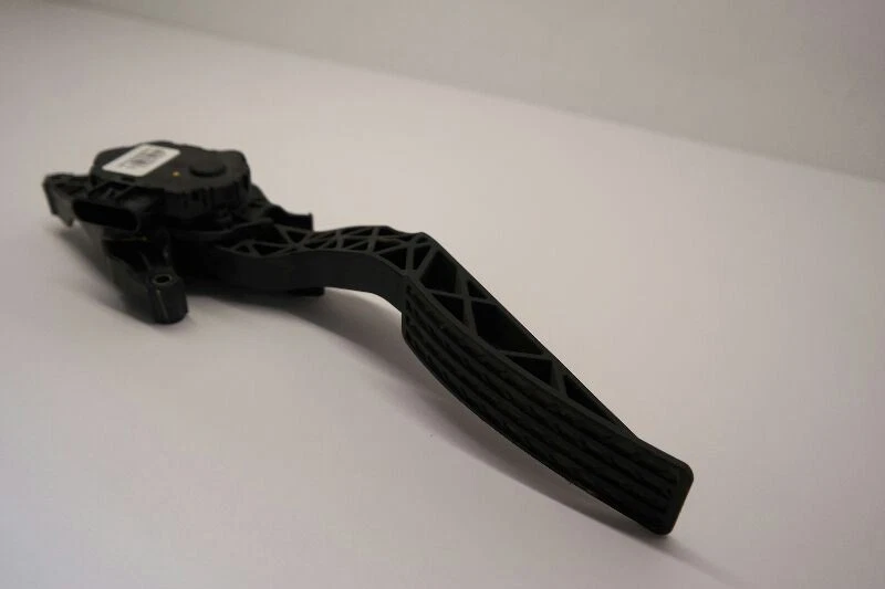 2010 CHEVROLET TRAVERSE GAS ACCELERATOR PEDAL - Изображение 3 из 4