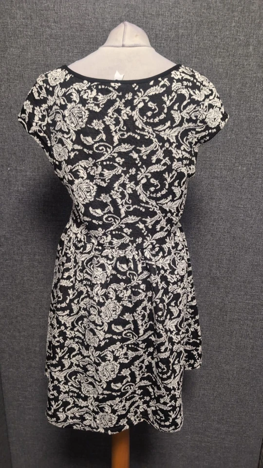 True Decadence Jacquard Skater Dress Black/White Floral UK 12 LN059 EE 01 - Image 4 of 4