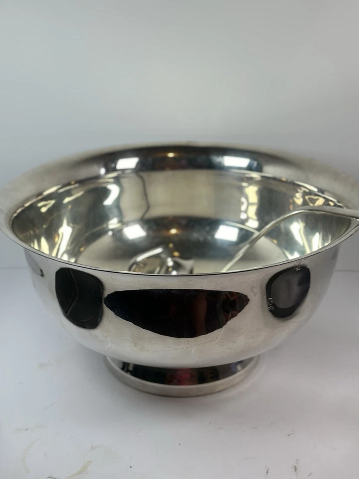 Perforadora Wallace Silversmiths Harvest plateada con cucharón mediados del siglo XX Foto 4 de 4