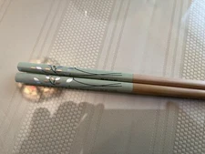 JAPANESE / CHINESE GREEN/GOLD/SILVER LEAVES CHOPSTICKS W/FREE SILK HOLDER