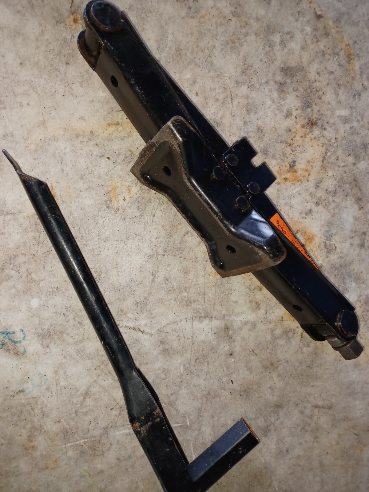 0712 Nissan Sentra Emergency Scissor Jack & Lug Wrench Tool Set Tire