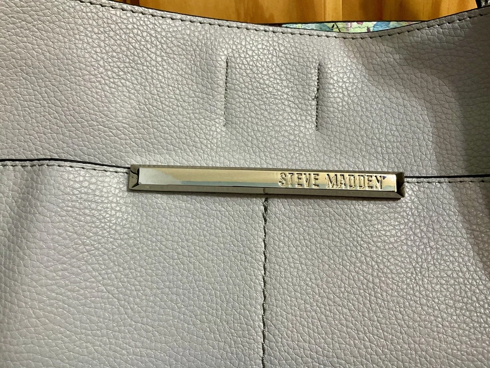 "Bolso de Mano Steve Madden Lavanda/Púrpura Guijarros con Interior Floral 15"" Ancho X 12"" Alto" Foto 3 de 4