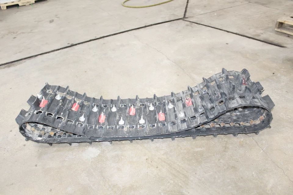 2016 Polaris IQ 600 RACER OEM SNOW CROSS TRACK, 128 X 15 X 1. 5450277 - Image 3 of 4