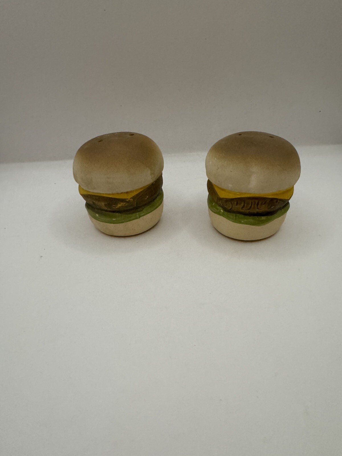 Fine Ceramic Salt & Pepper Shakers Shape Cheeseburger Fast Food 2pc Set