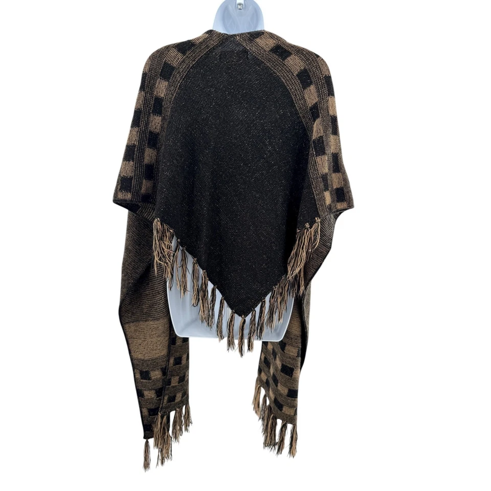Poncho para mujer Free People patrón geométrico flecos capa chal envolvente Foto 2 de 4
