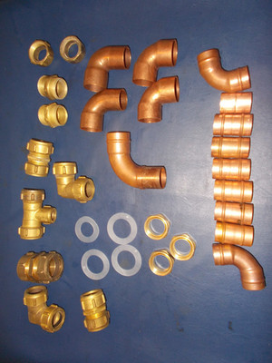22-25 mm verschiedene Kupfer/Messing Rohrverschraubungen (22 bis 25 mm) 2,25 kg Posten.  siehe liste